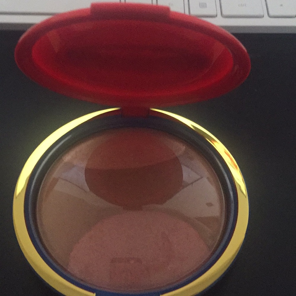 Mac Cosmetics Wonder Woman MSF - Picture 3 of 8